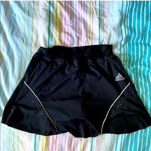 Adidas cute golf skirt never worn